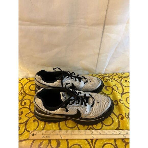 Nike AirMax mens sneakers 13 (3-14-07) scuffs, discoloration - Picture 6 of 6